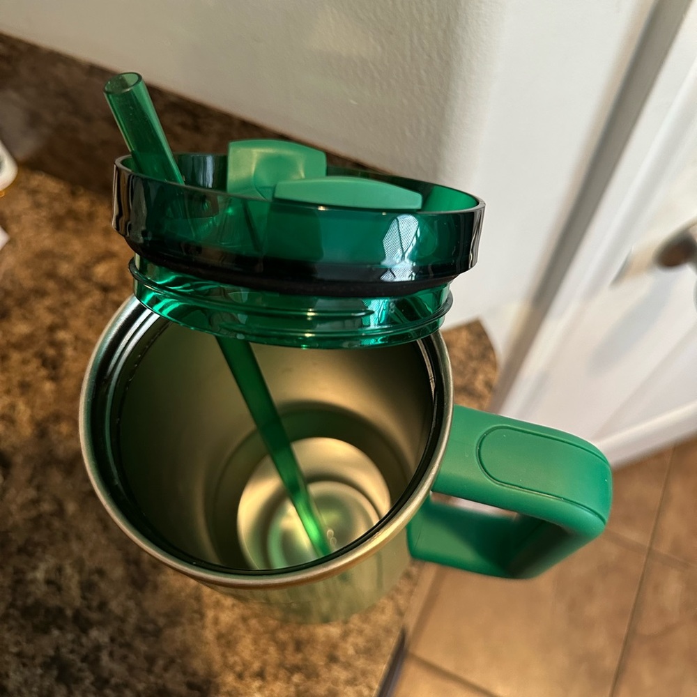 Stanley shamrock green 40oz - Picture 14 of 15